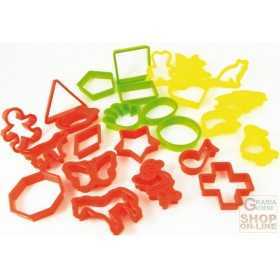 FACKELMANN 25 COOKIE CUTTERS IN ABS ASSORTED SHAPES AND COLORS