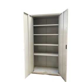 Armadio in metallo con ripiani due ante usato cm. 45x100x199h.